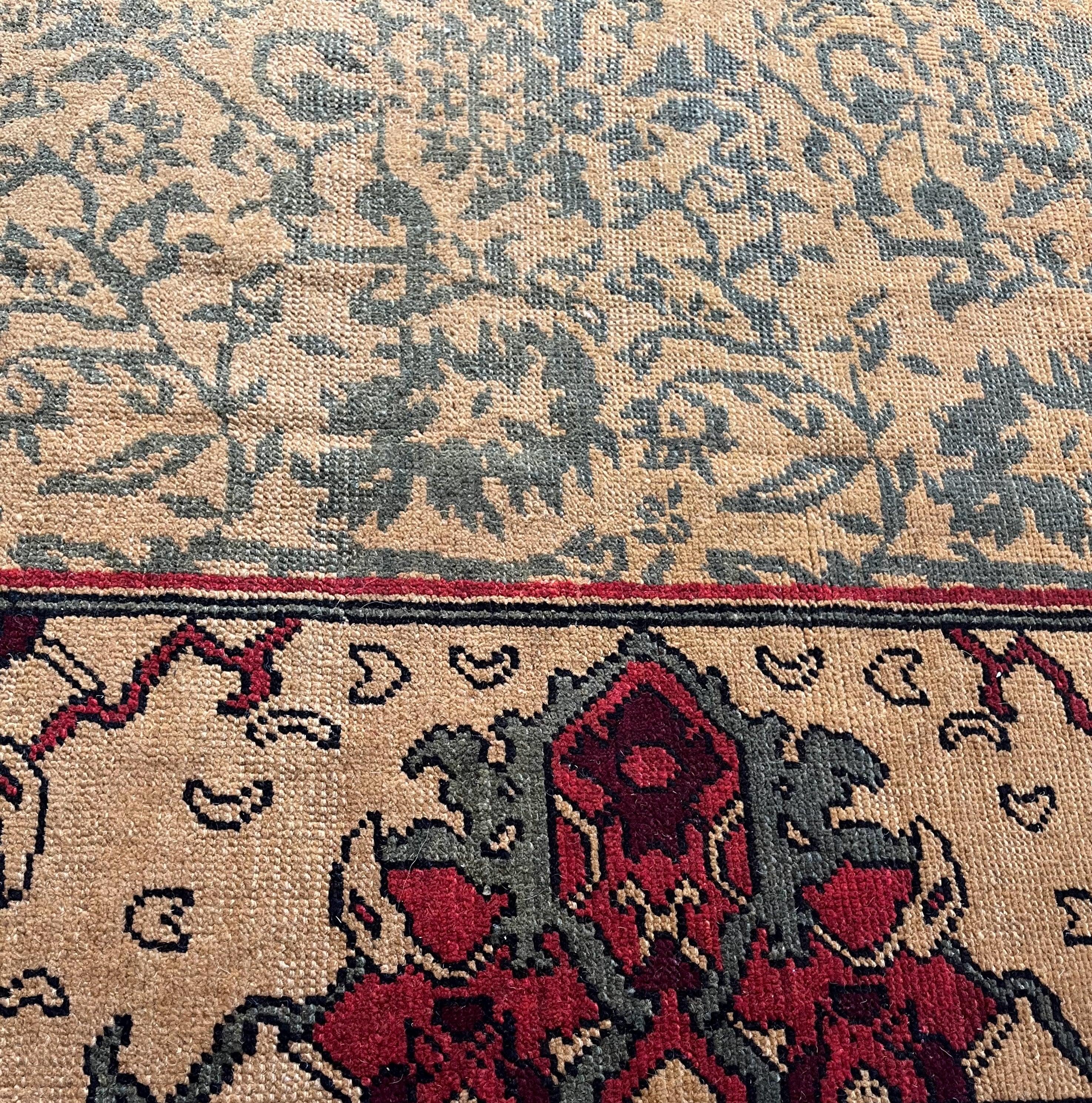 Kuzu Gordes Floral Vines Rug