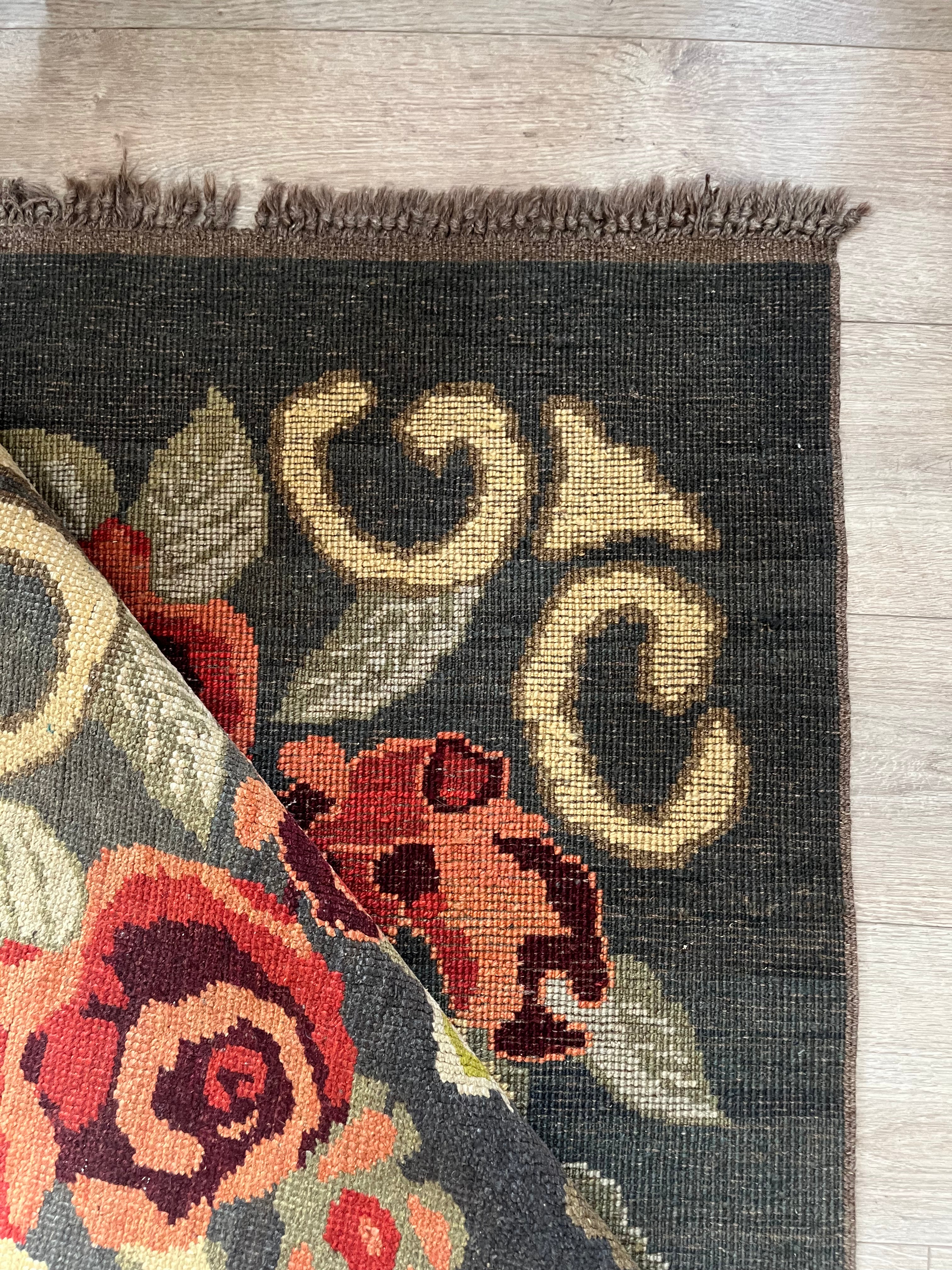 Buket Dark Floral Brown Rug