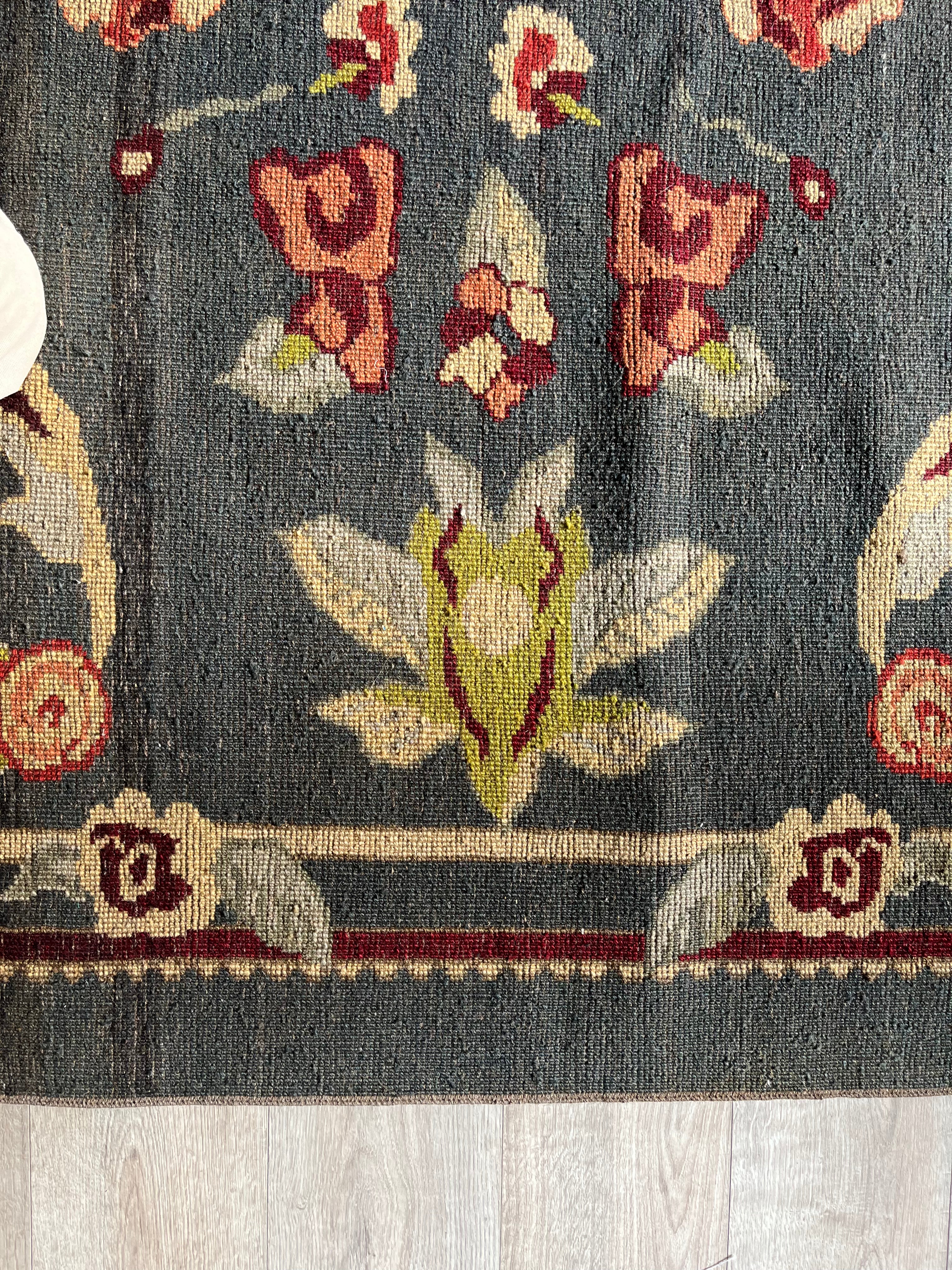 Buket Dark Floral Brown Rug