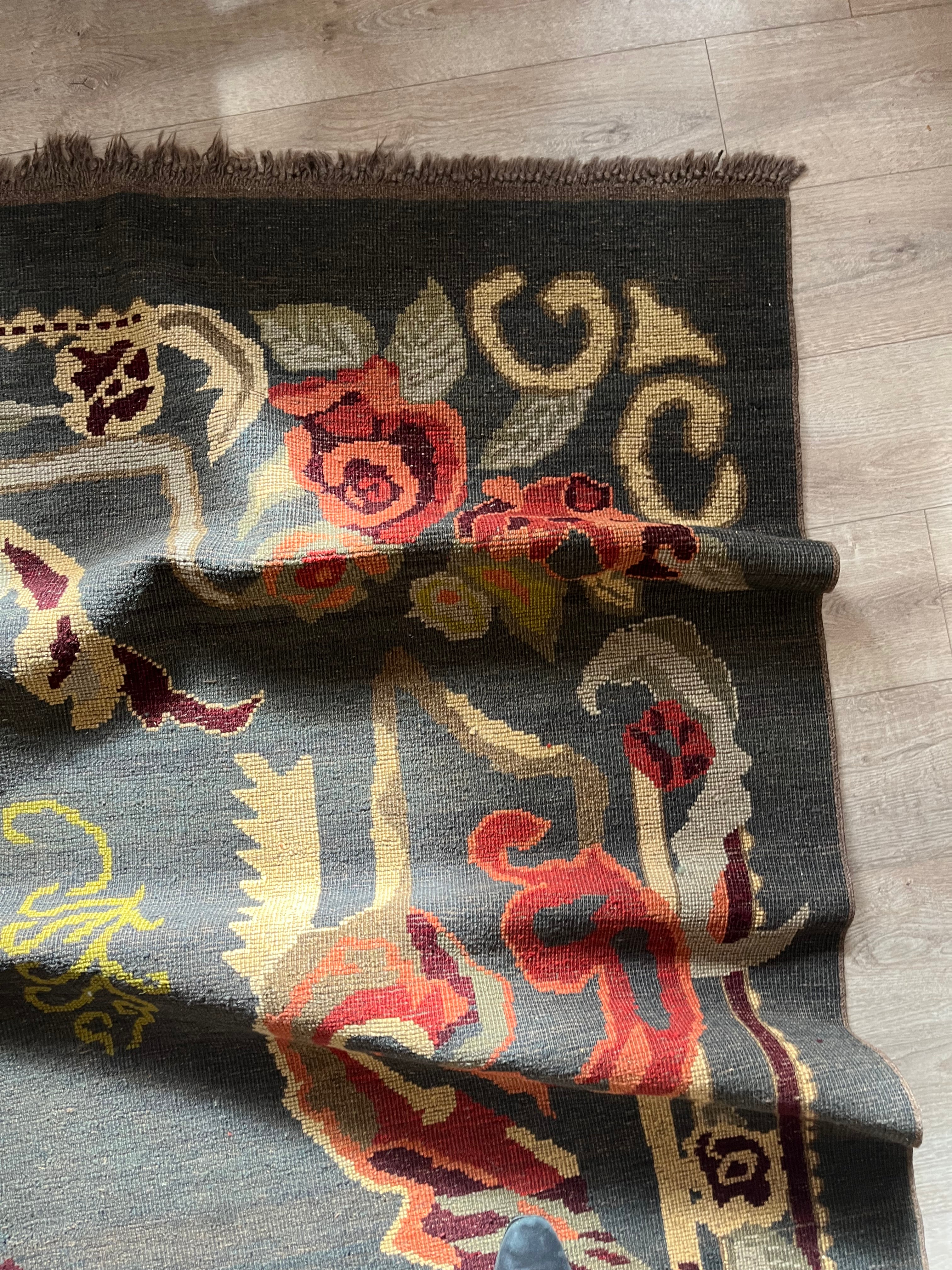 Buket Dark Floral Brown Rug