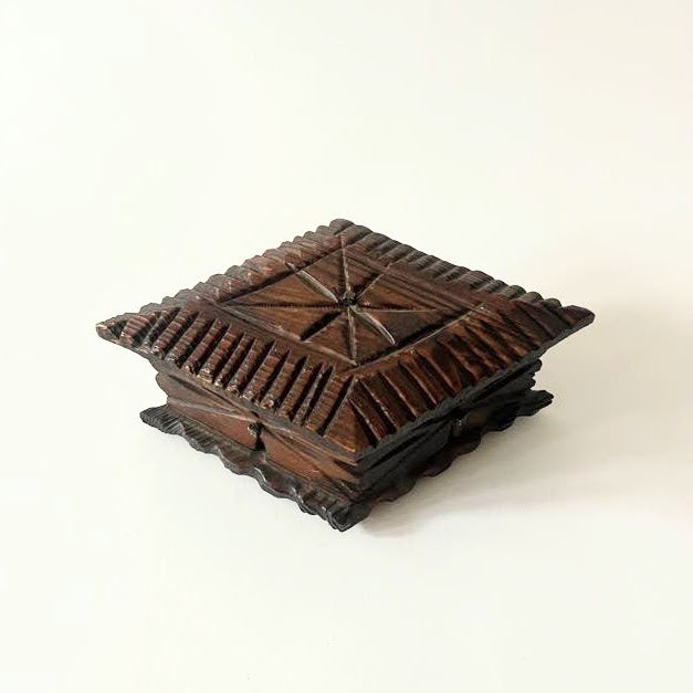 Early 20th Century Tramp Art Box