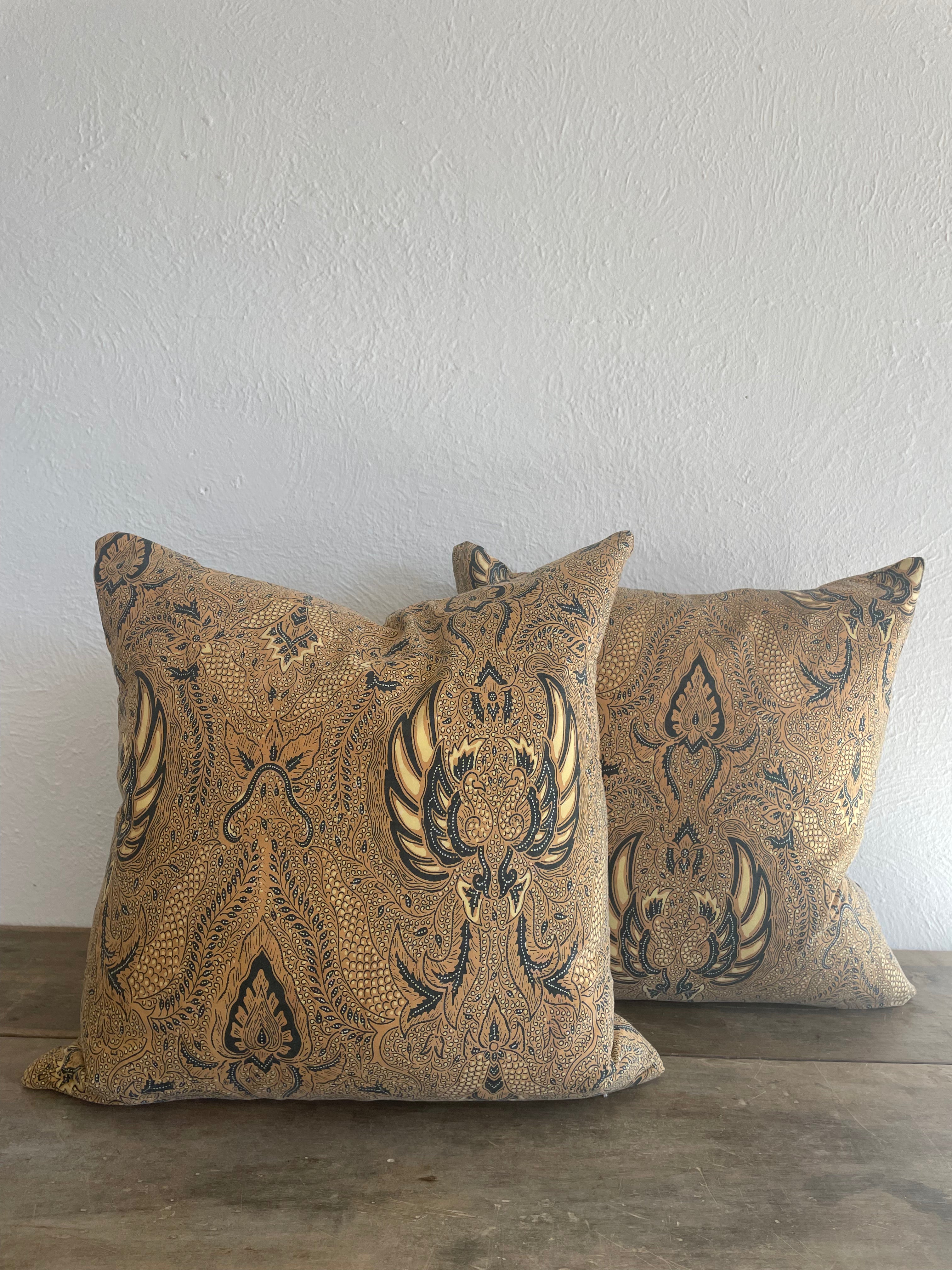 Vntg Balinese Phenix Palomino/Navy Pillow