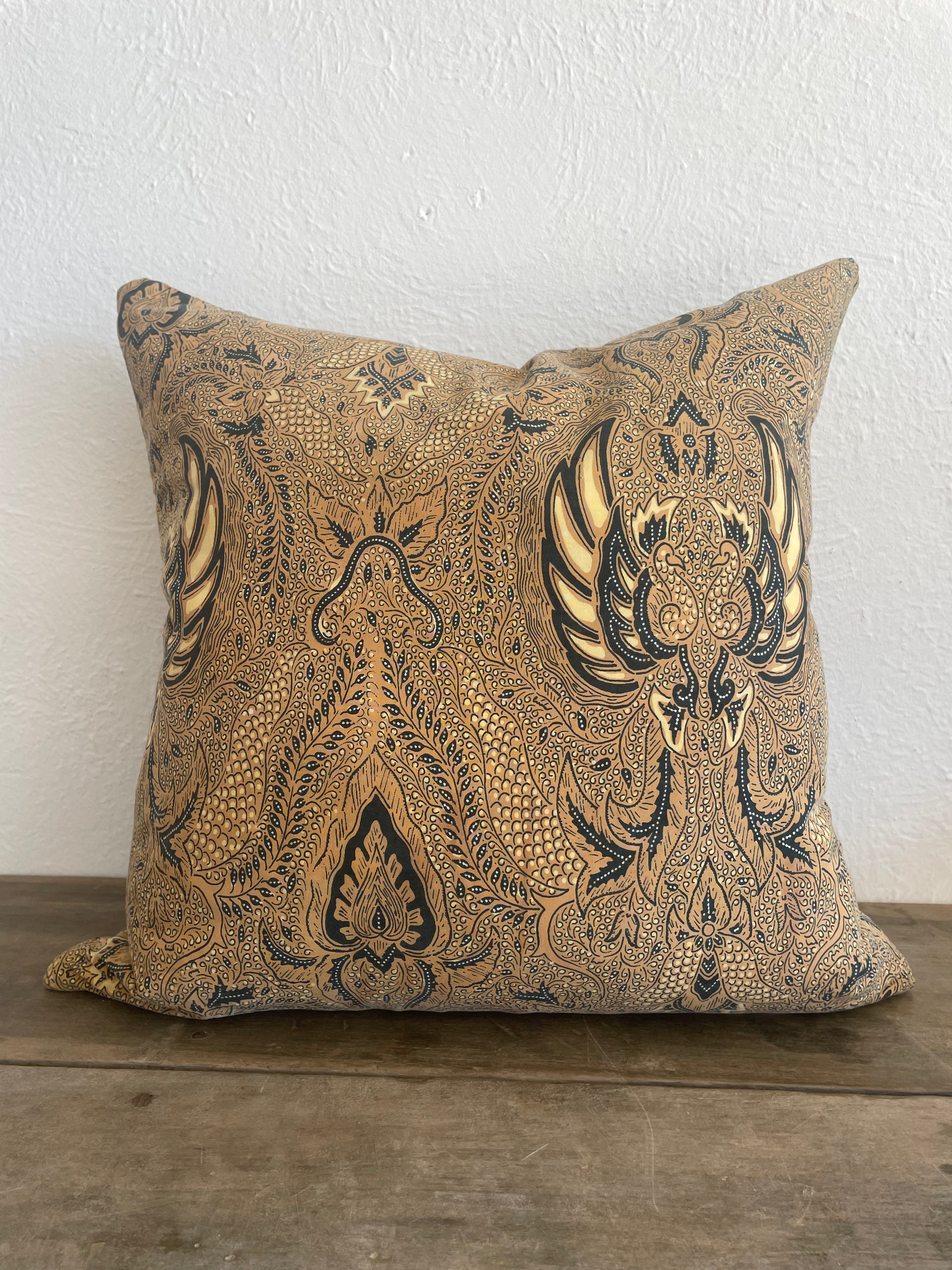 Vntg Balinese Phenix Palomino/Navy Pillow