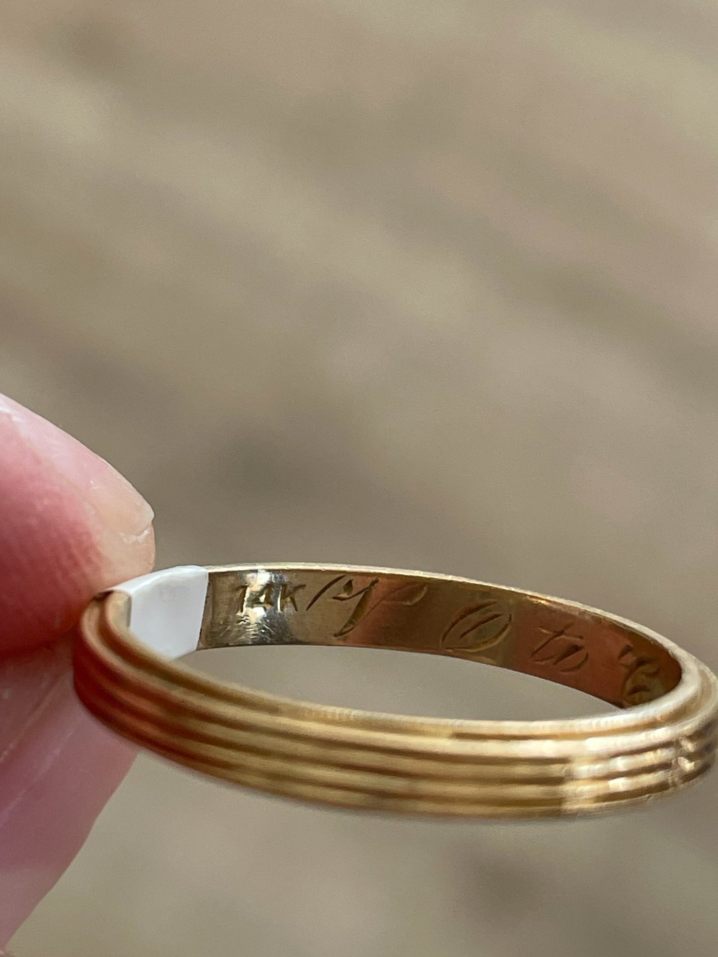 Vintage 14K Gold Ridged Band