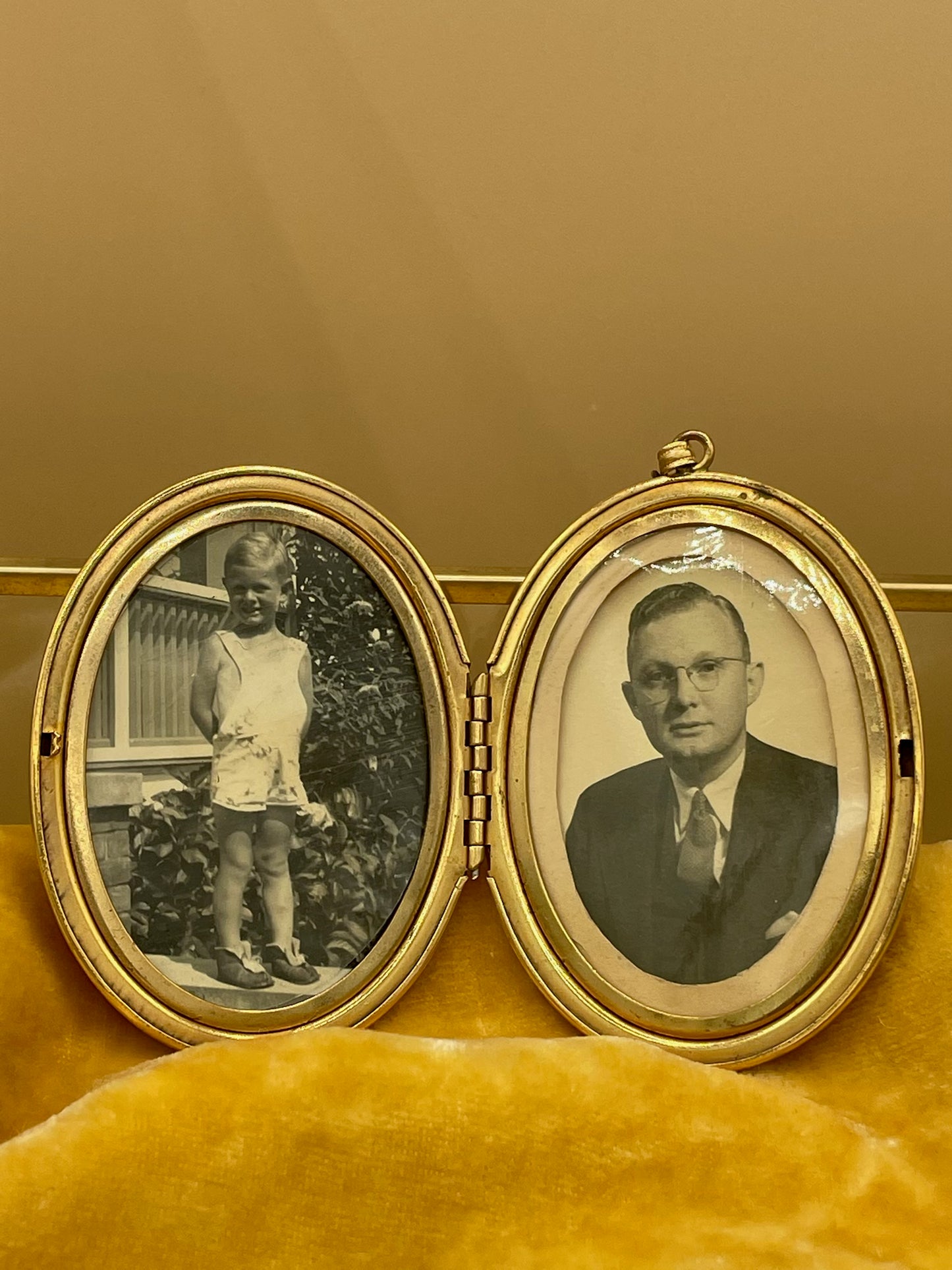 12K Gold Fill Vintage Etched Photo Locket Pendant